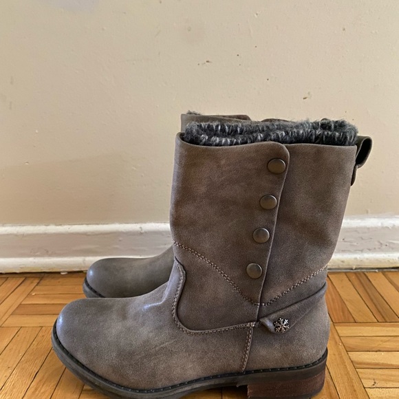 Vintage Winter Boots - Picture 2 of 5
